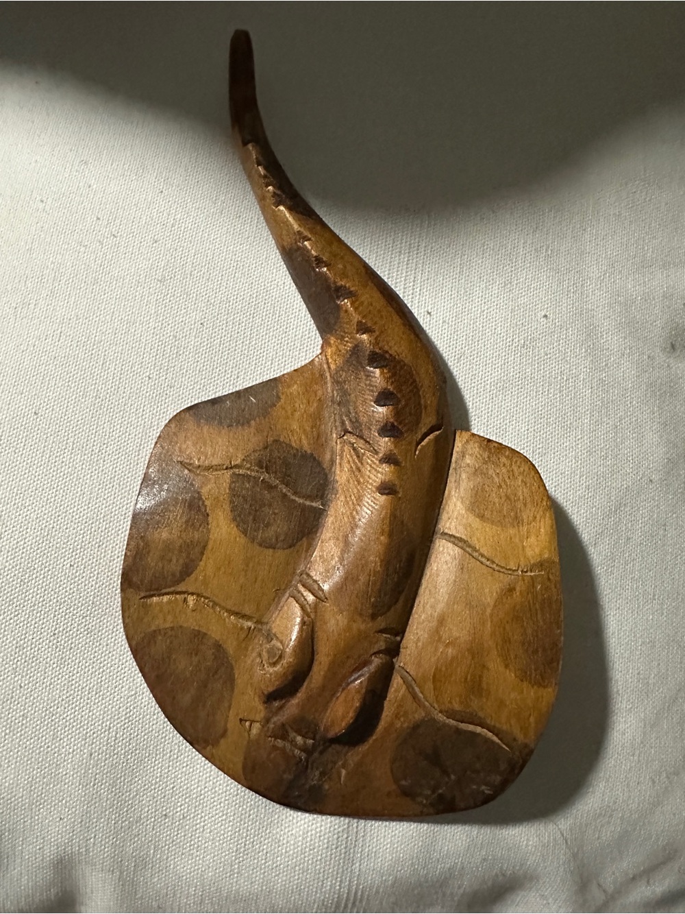 Hand-Carved Brown Stingray Reptile Wall Art - Decorative Pet Reptile Accent